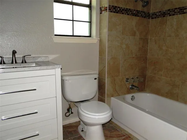 $1,900 | 724 North Elm Street, Lancaster, TX 75146