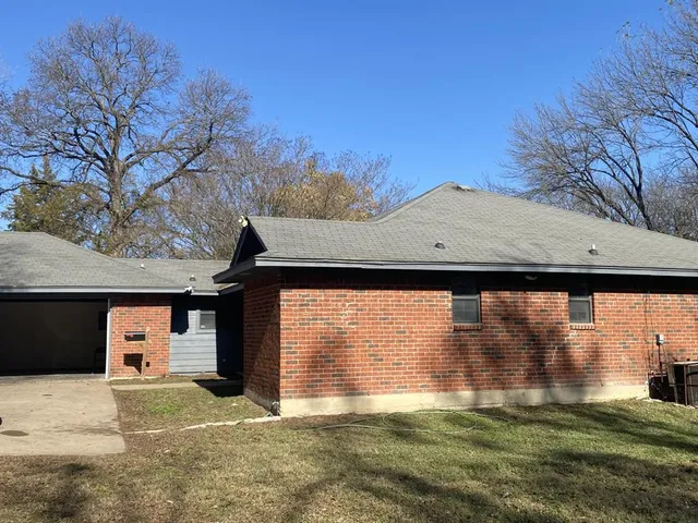 $1,900 | 724 North Elm Street, Lancaster, TX 75146