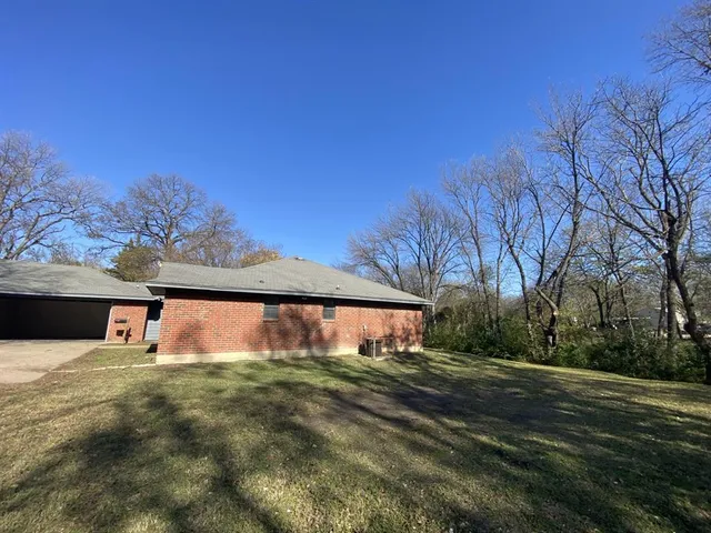 $1,900 | 724 North Elm Street, Lancaster, TX 75146