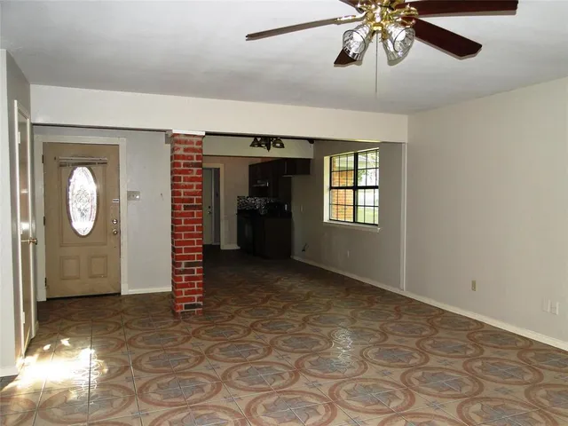 $1,900 | 724 North Elm Street, Lancaster, TX 75146