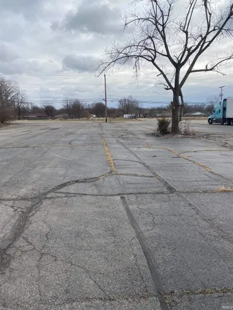 $225,000 | 7.9 South Ac S Meeker, Muncie, IN 47302