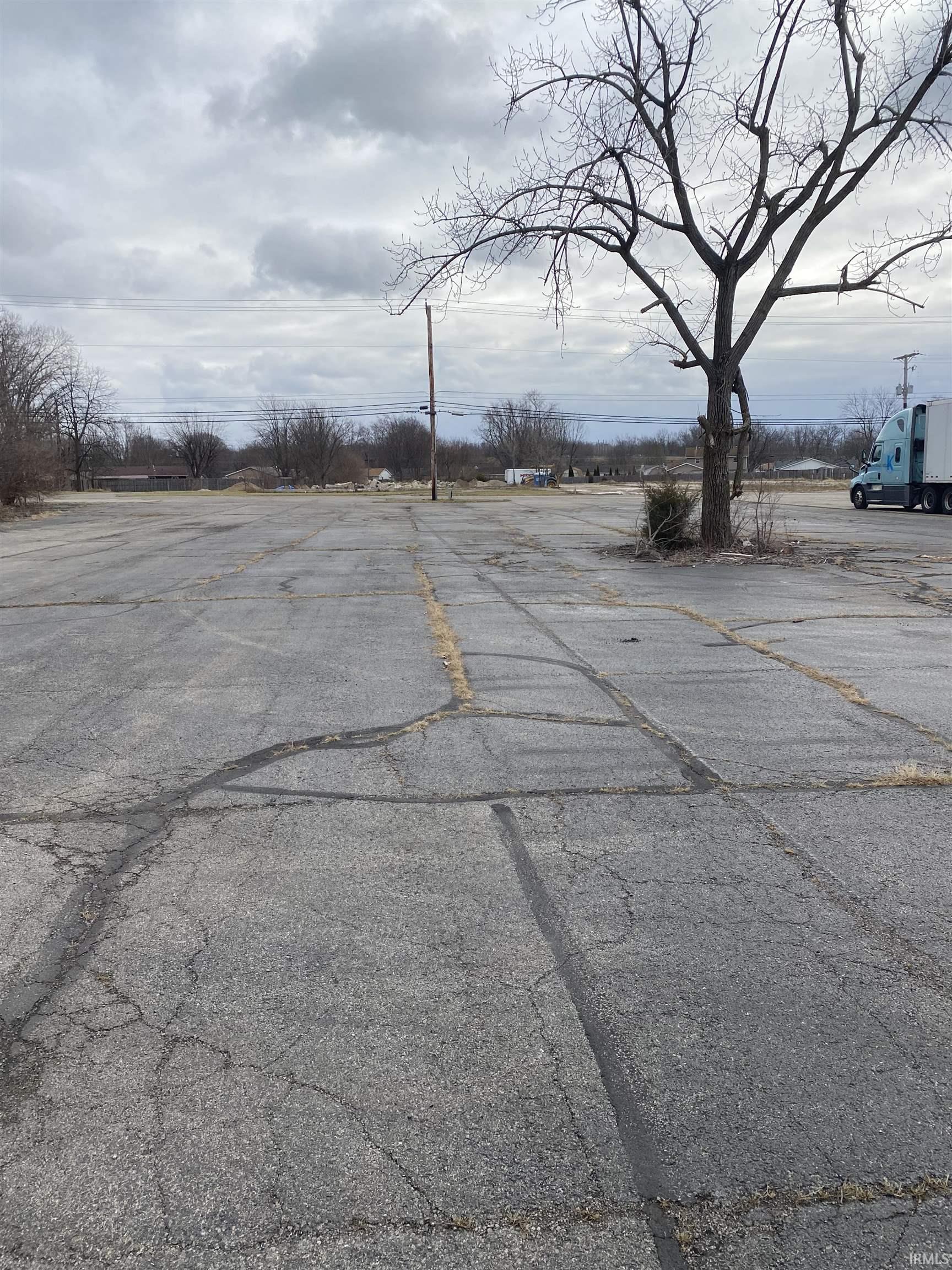 7.9 South Ac S Meeker Muncie, IN 47302 - Photo 3 of 4