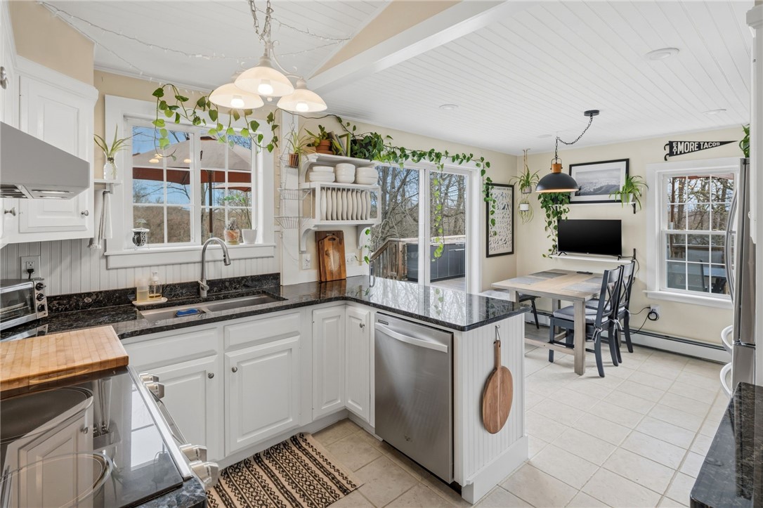 211 Chase Hill Road Hopkinton, RI 02804 - Photo 15 of 50