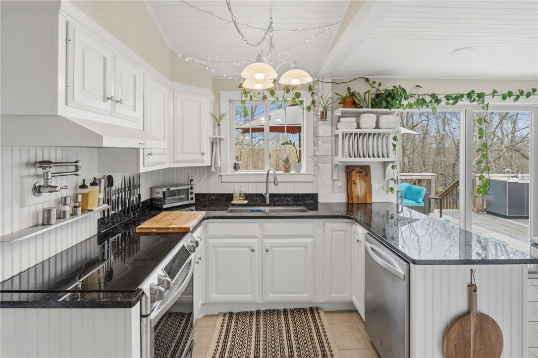 211 Chase Hill Road Hopkinton, RI 02804 - Photo 18 of 50