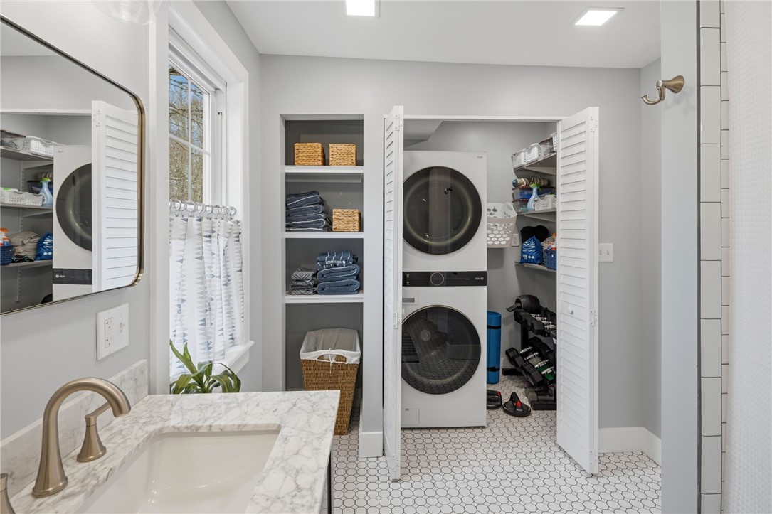 211 Chase Hill Road Hopkinton, RI 02804 - Photo 23 of 50