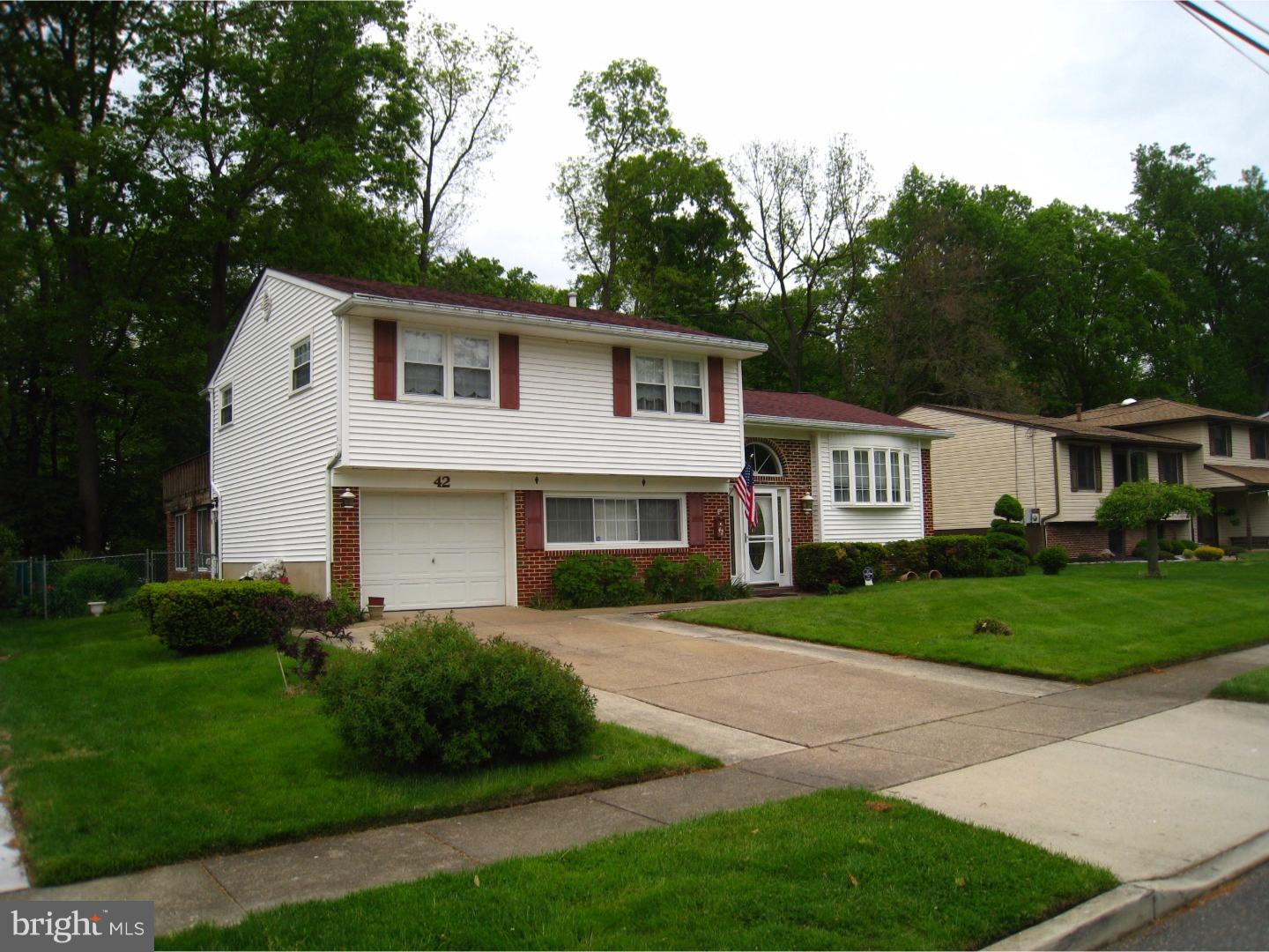 42 Saratoga Road Stratford, NJ 08084 - Photo 2 of 24