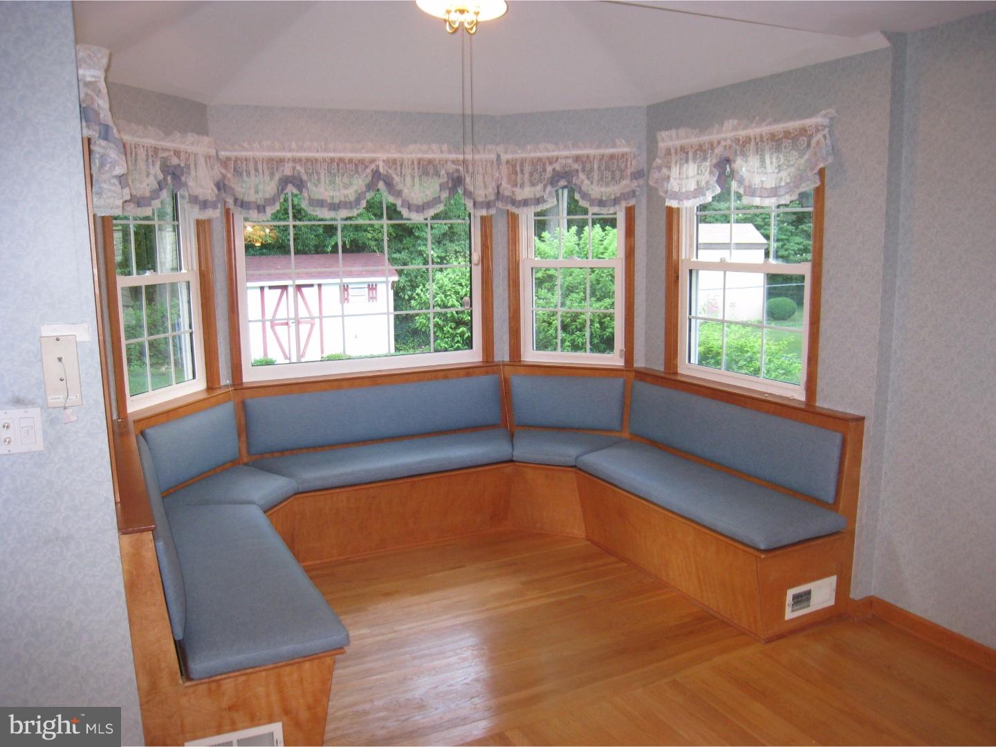42 Saratoga Road Stratford, NJ 08084 - Photo 3 of 24
