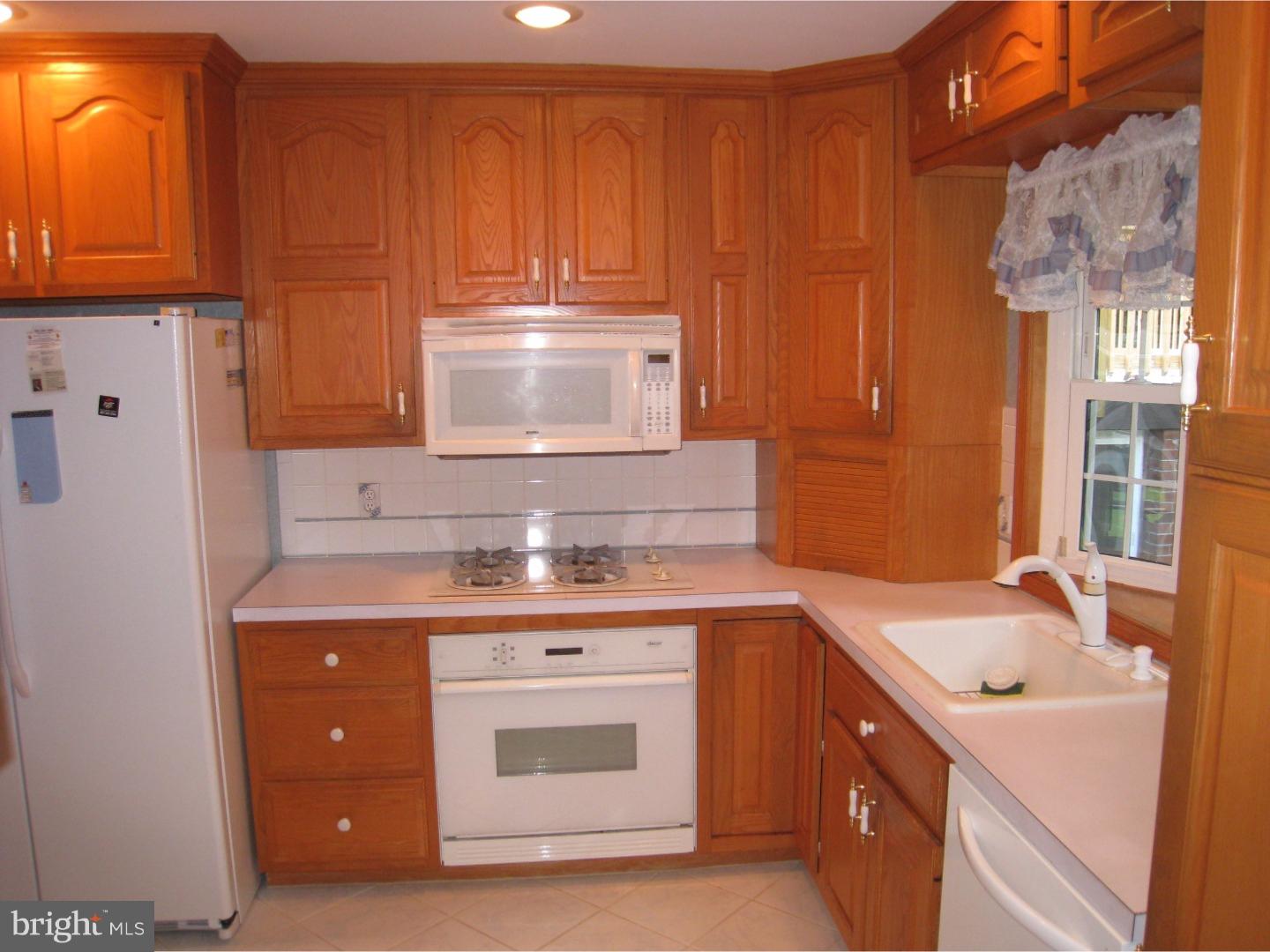 42 Saratoga Road Stratford, NJ 08084 - Photo 9 of 24