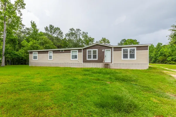 $250,000 | 8172 North Linscomb Road, Vidor, TX 77662
