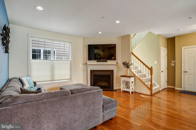 $1,099,000 | 211 Winter Walk Drive, Gaithersburg, MD 20878