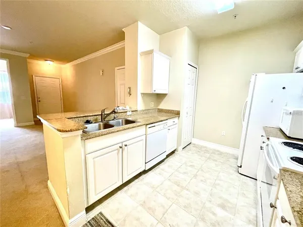$228,000 | 303 Southern P Circle, Unit 102, Winter Garden, FL 34787