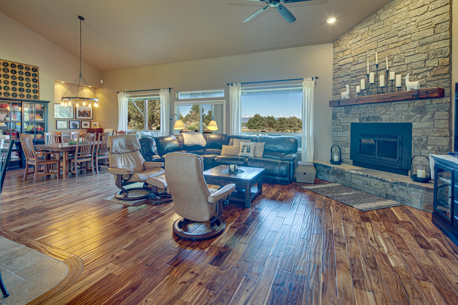 61542 Ward Road Bend, OR 97702 - Photo 9 of 65 Great room.