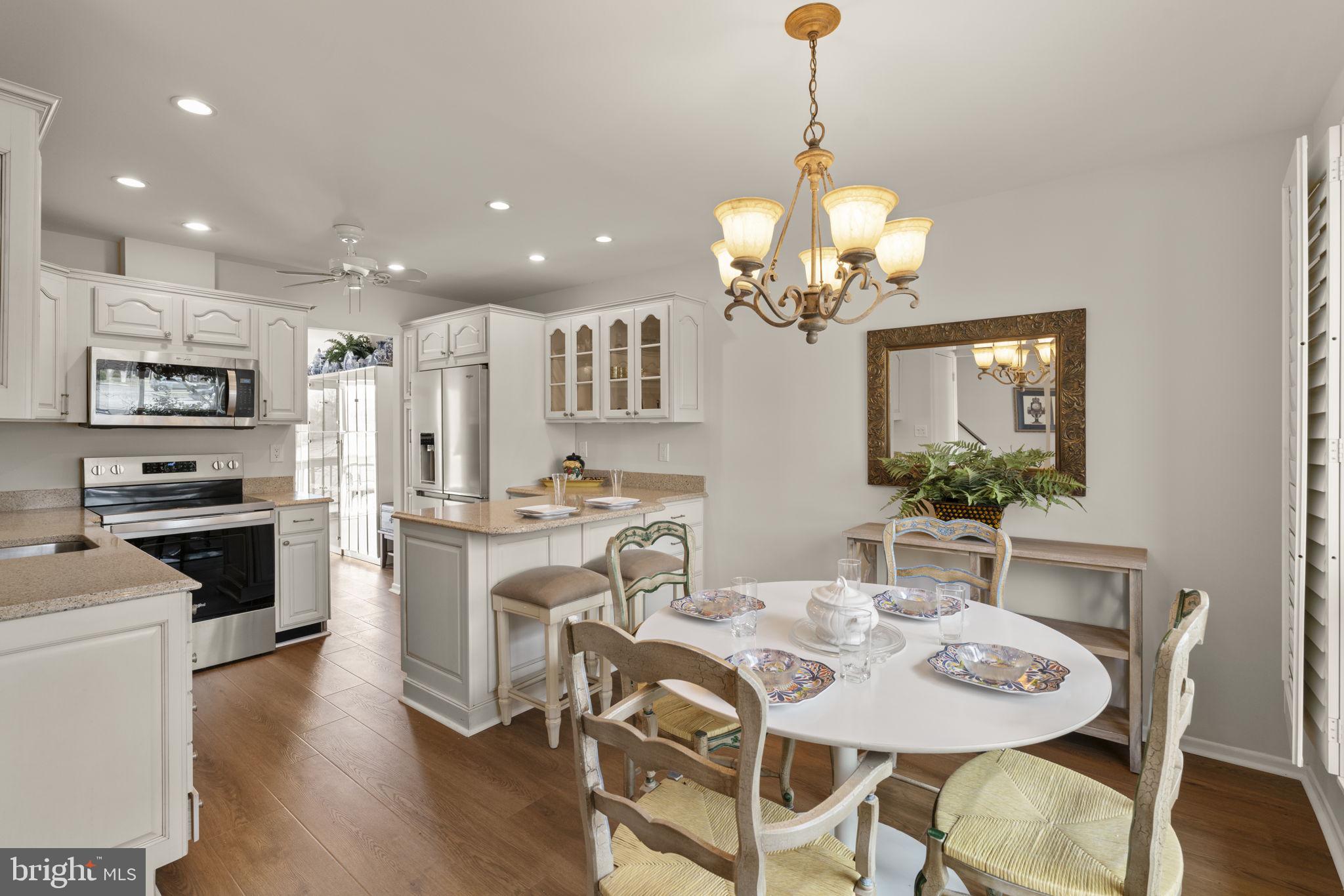 7263 Dockside Lane Columbia, MD 21045 - Photo 14 of 56 Warm, welcoming kitchen & dining room