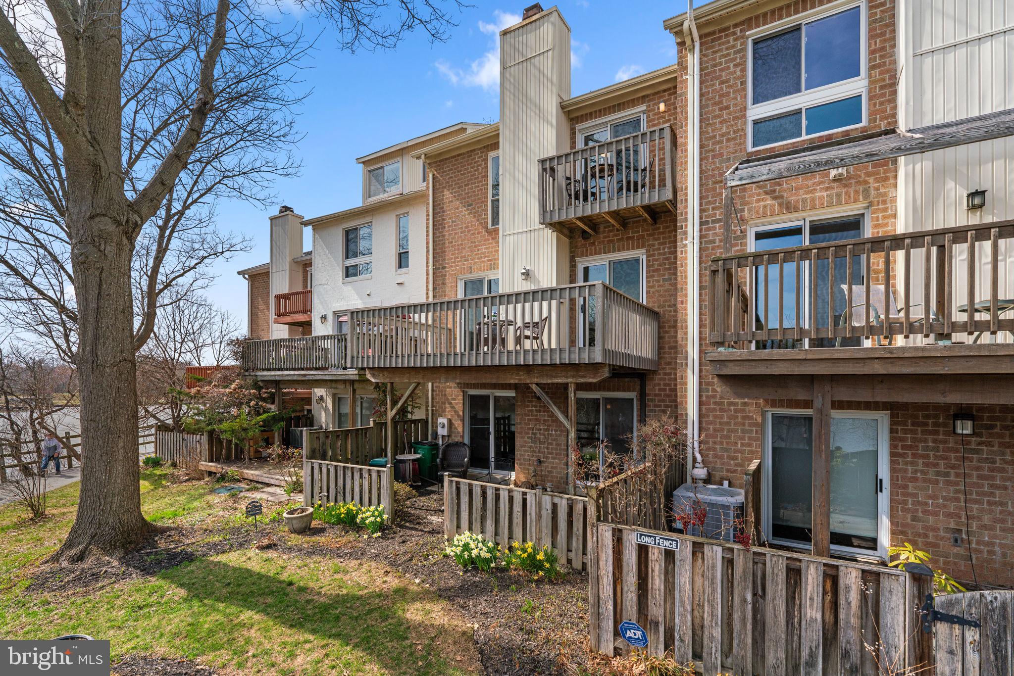 7263 Dockside Lane Columbia, MD 21045 - Photo 36 of 56 Rear exterior - balcony, deck & backyard