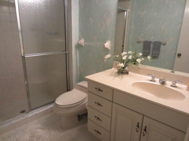 253 Puritan Road West Palm Beach, FL 33405 - Photo 27 of 43 2ND BATHROOM