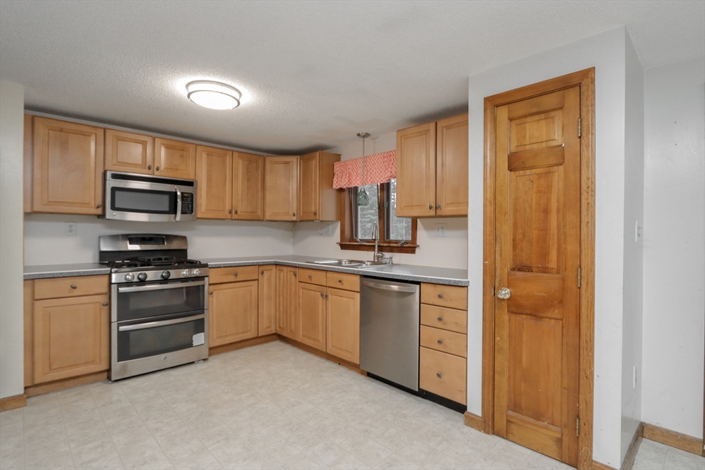 390 Soule Road Wilbraham, MA 01095 - Photo 11 of 42 Gallery Image 11