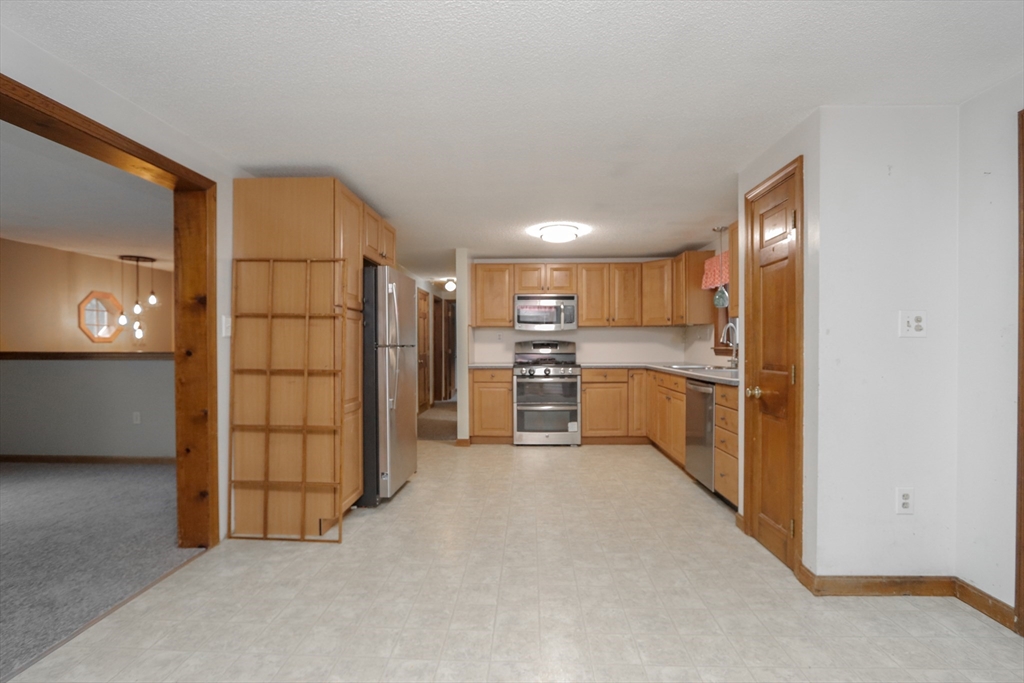 390 Soule Road Wilbraham, MA 01095 - Photo 10 of 42 Gallery Image 10