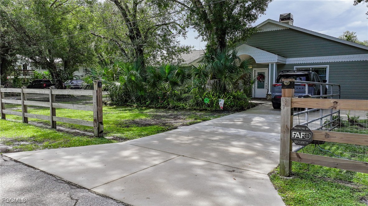 12120 Coyle Road Fort Myers, FL 33905 - Photo 10 of 50 Gallery Image 10