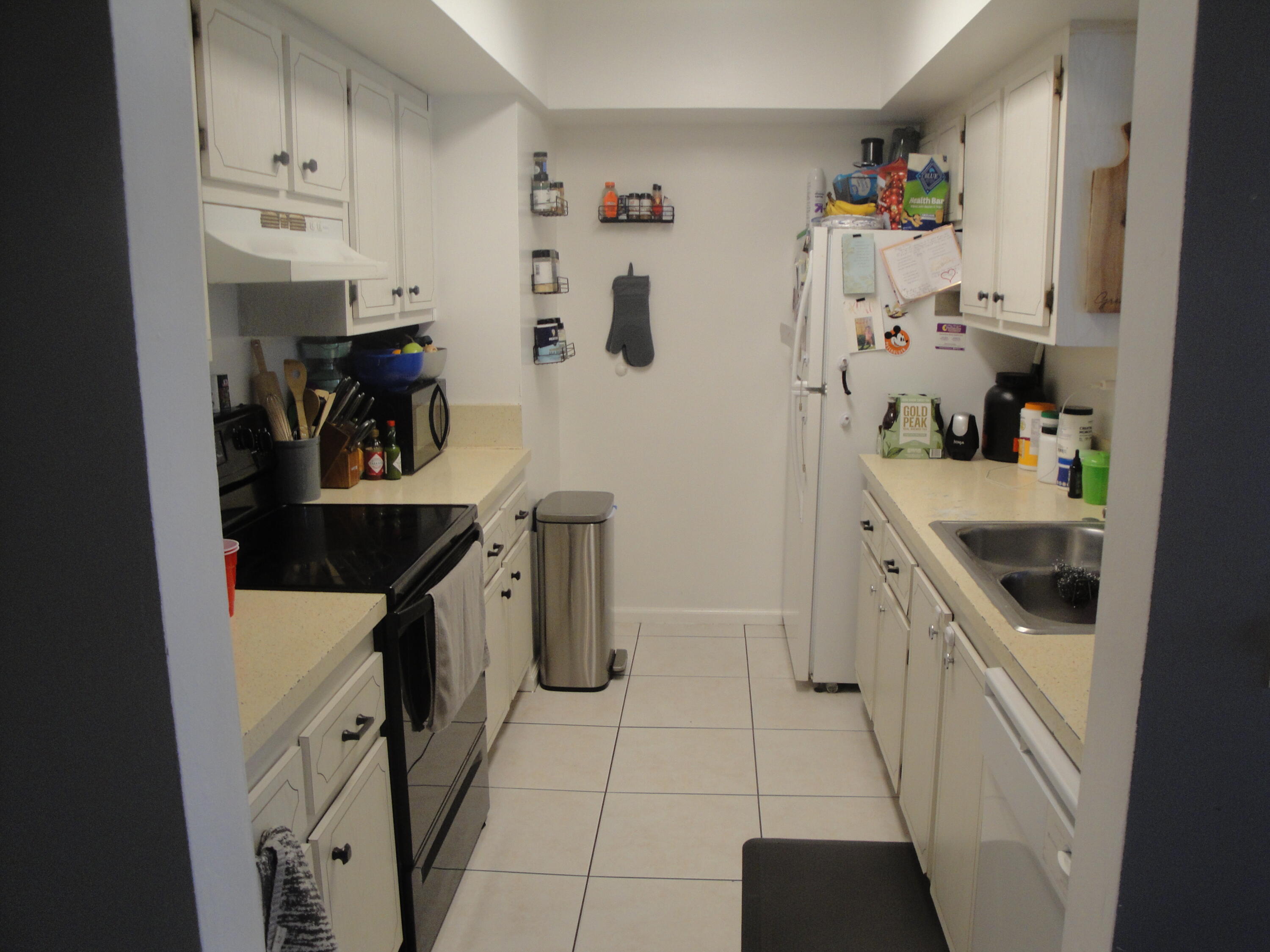 696 Hastings Street Boca Raton, FL 33487 - Photo 5 of 16 696 B Kitchen DSC01951