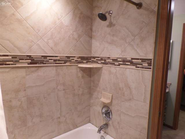 12030 Caldwaller Road Fenton, MI 48430 - Photo 32 of 52 21137160-31.JPG