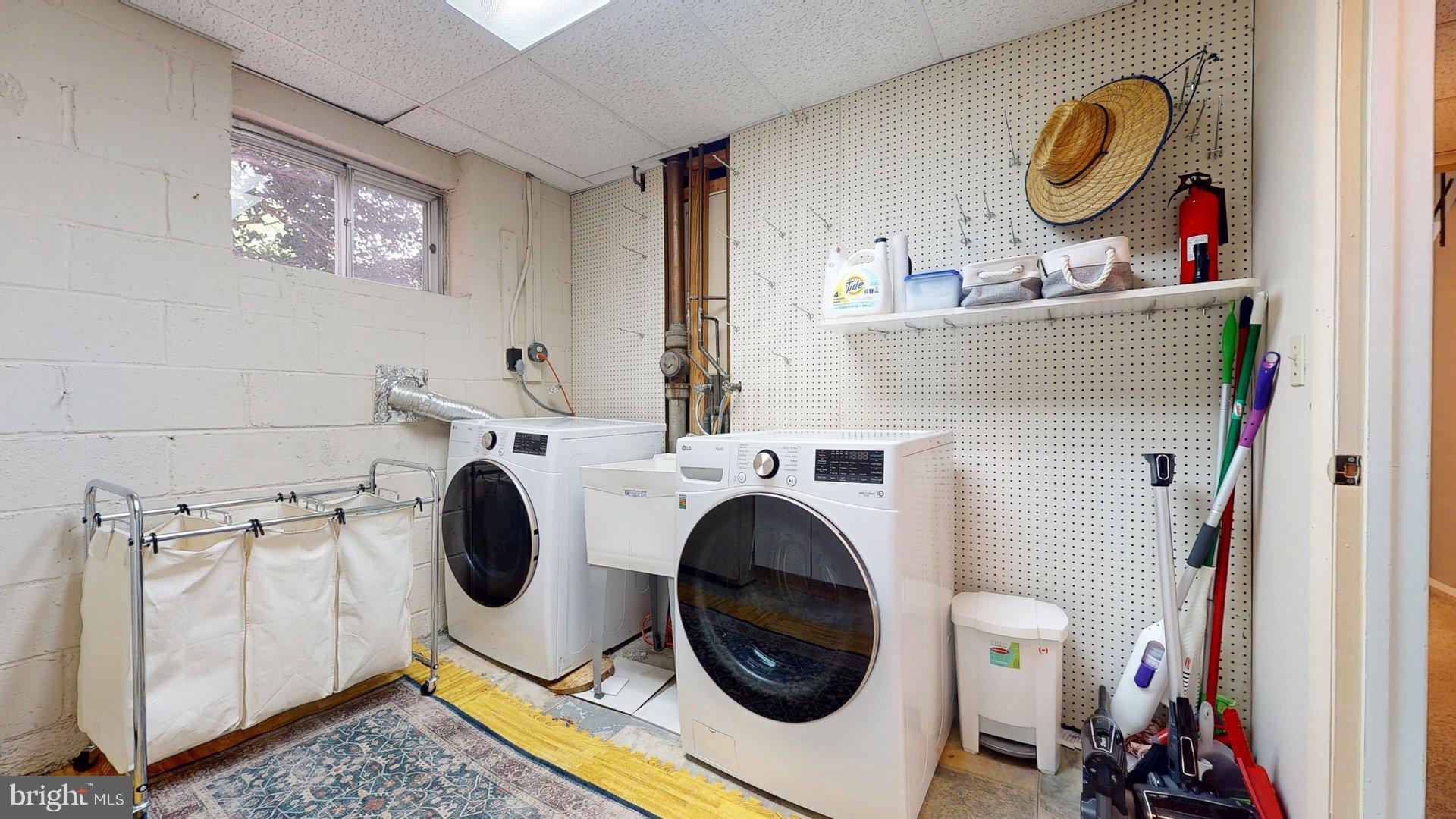 6334 Alberta Street Springfield, VA 22152 - Photo 21 of 28 a utility room with dryer and washer