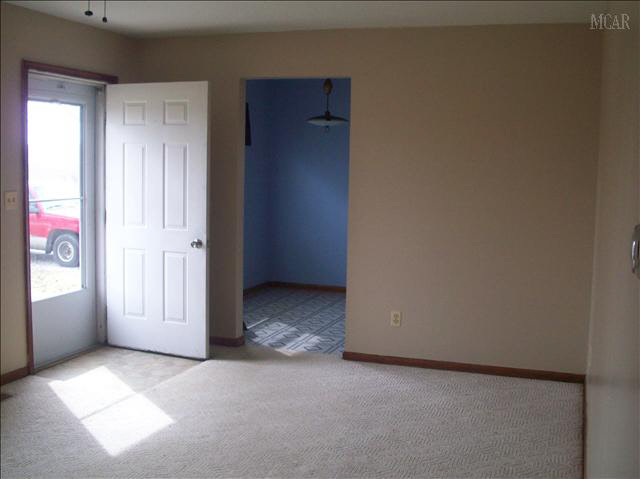 464 East Dean Road Temperance, MI 48182 - Photo 5 of 5 Living Room