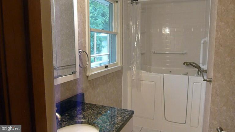 5447 Tates Bank Road Cambridge, MD 21613 - Photo 10 of 21 Bath (Master)