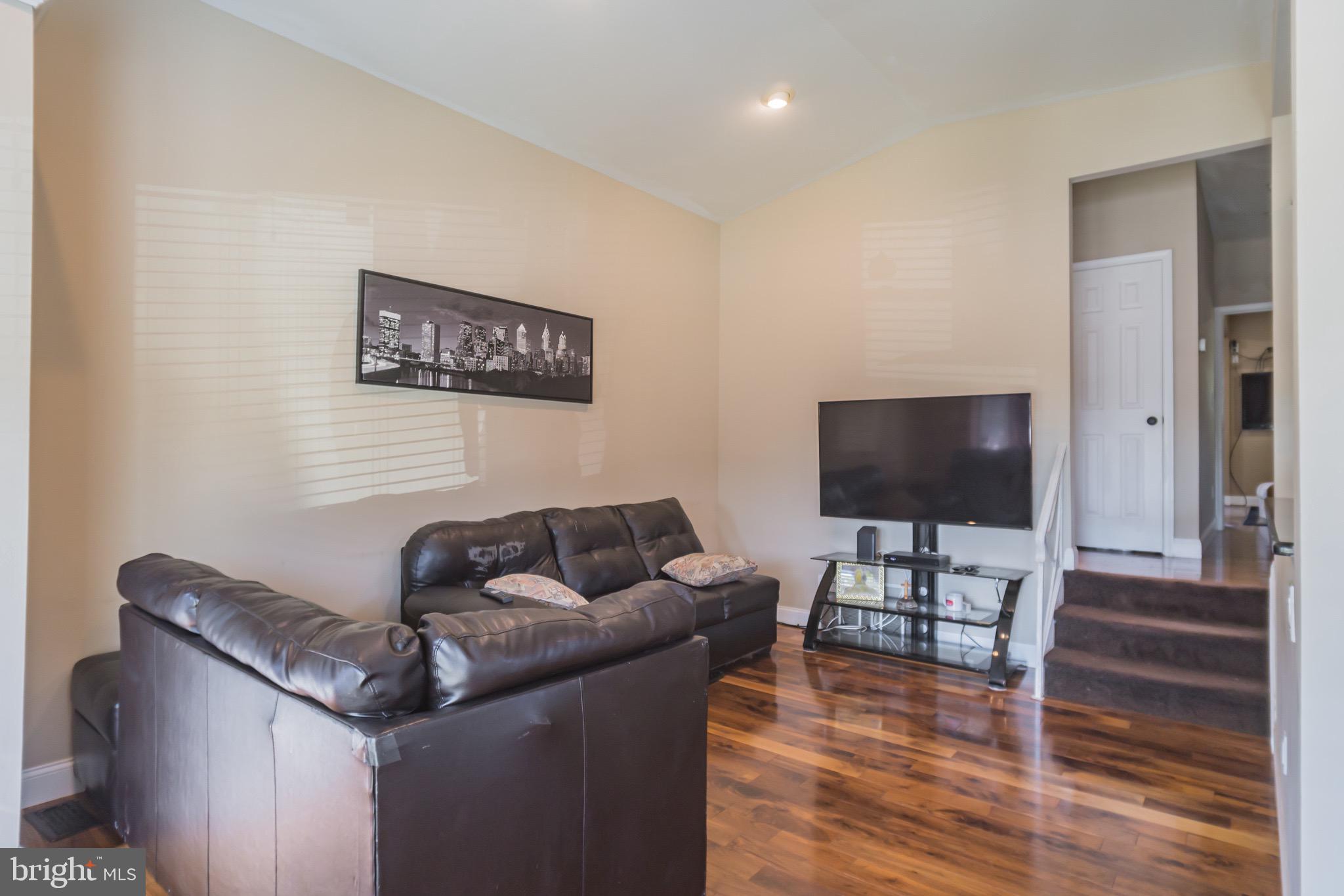11052 Knights Road Philadelphia, PA 19154 - Photo 4 of 33