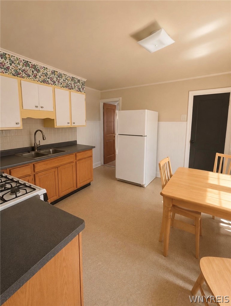 127 14th Street Buffalo, NY 14213 - Photo 18 of 24 Upper Kitchen