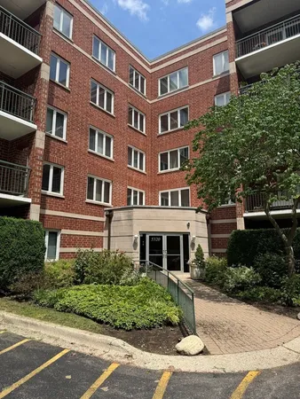 $275,000 | 5320 North Lowell Avenue, Unit 205, Chicago, IL 60630