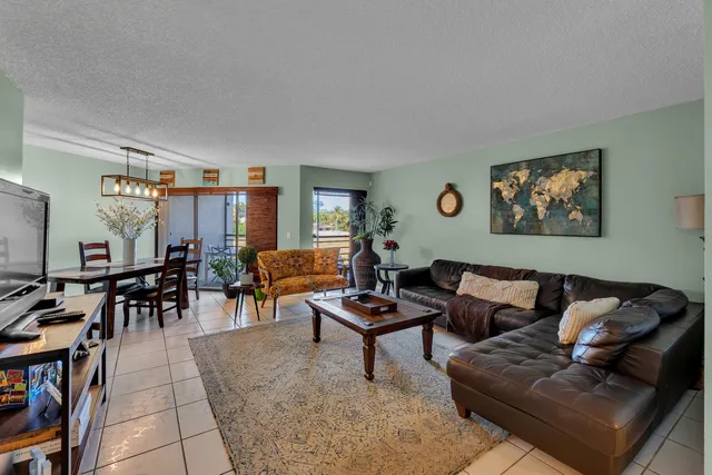 $280,000 | 5650 Camino Del Sol, Unit 205, Boca Raton, FL 33433