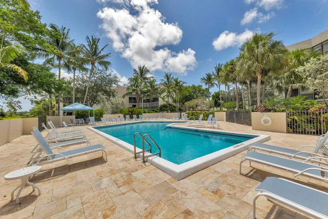 $280,000 | 5650 Camino Del Sol, Unit 205, Boca Raton, FL 33433
