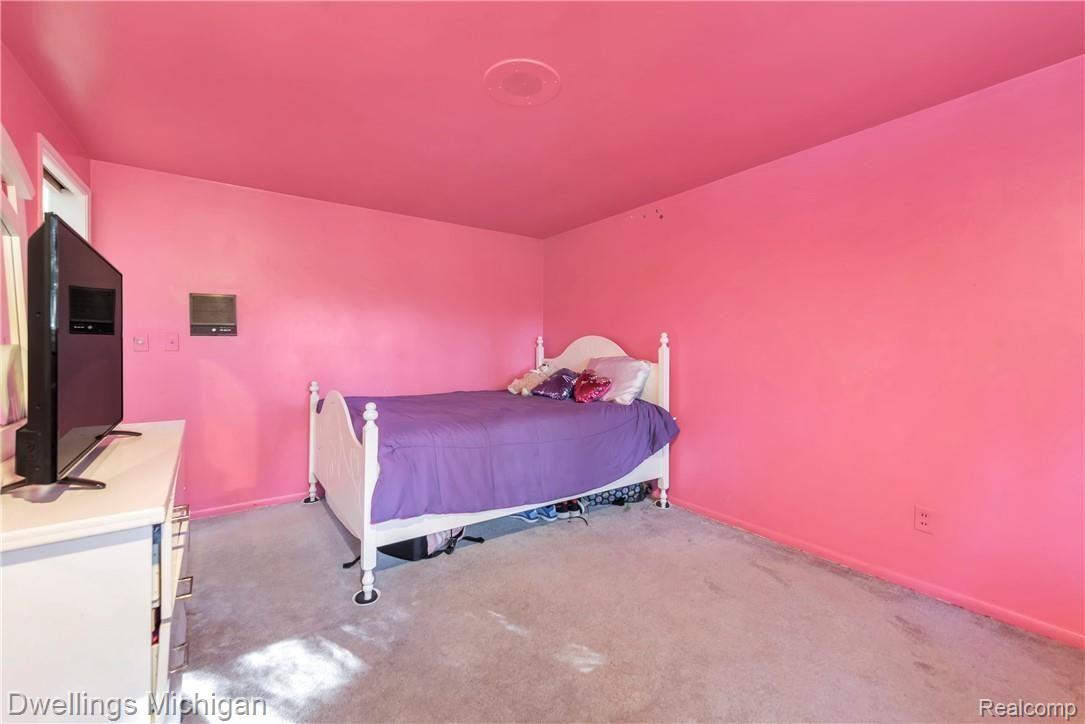 17561 Westhampton Road Southfield, MI 48075 - Photo 23 of 27 17561-Westhampton-Road-Southfield-Michigan-windowstill-39.jpg
