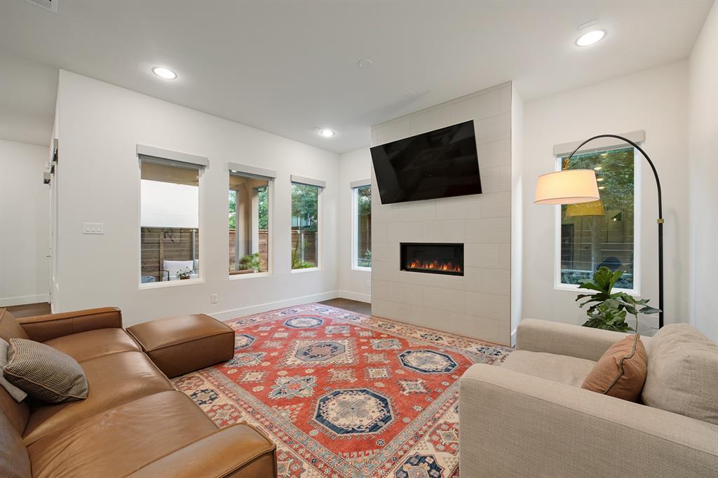 4113 Entrada Way Dallas, TX 75219 - Photo 11 of 32 Cozy living room with plenty of windows.