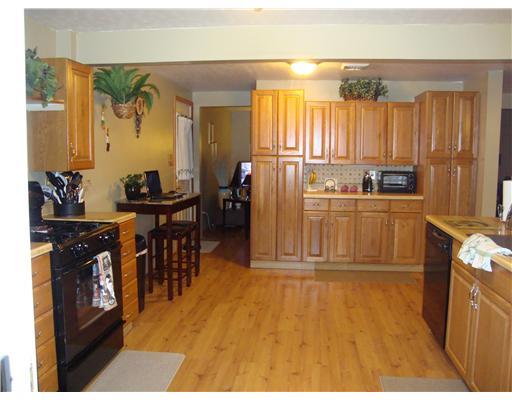 6 Bench Drive McKees Rocks, PA 15136 - Photo 4 of 13 Kitchen.