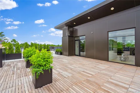 $1,811,900 | 218 Middle Neck Road, Unit 311, Great Neck, NY 11021