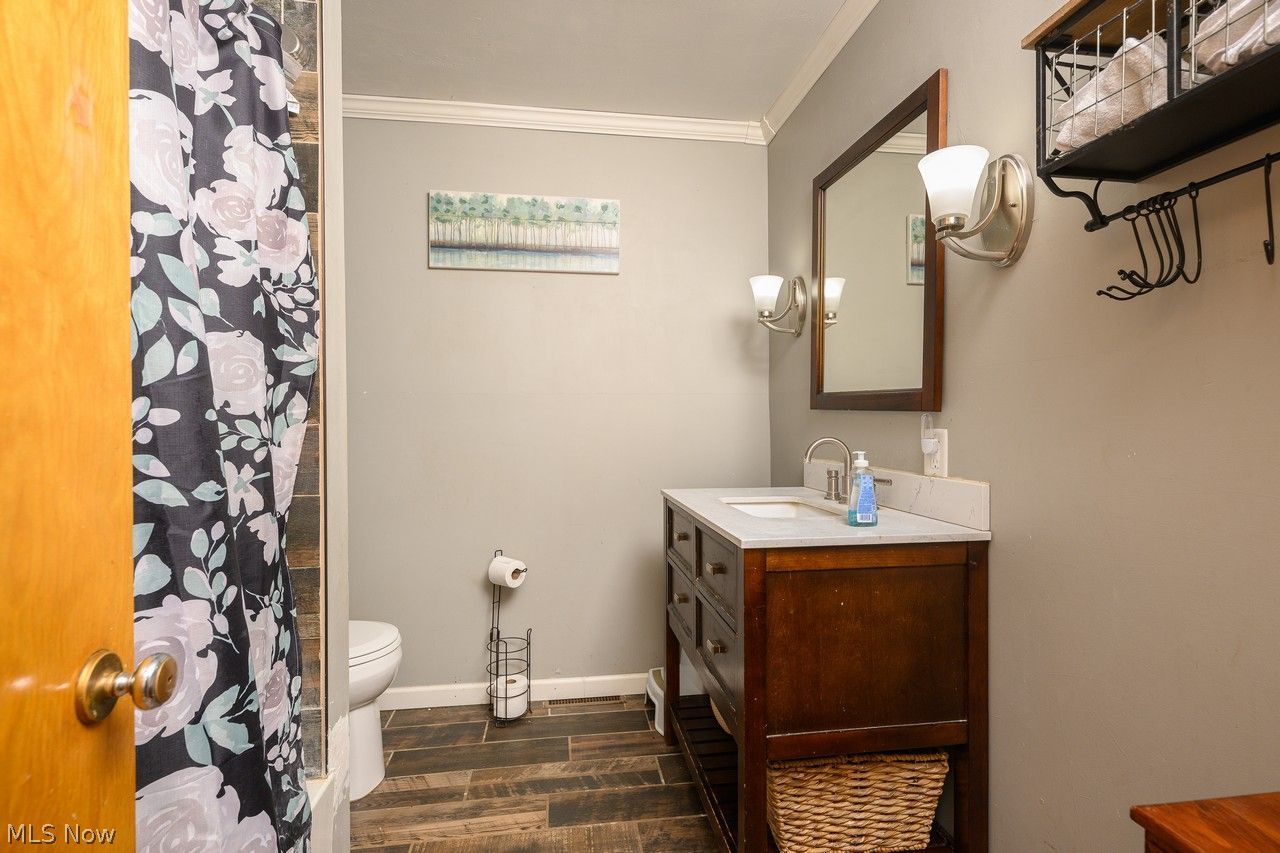 3912 Rolling Ridge Road Northeast Canton, OH 44721 - Photo 15 of 33 Full bathroom