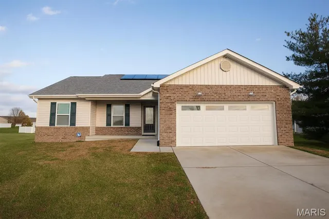 $440,000 | 205 Eisenhower Boulevard, Troy, IL 62294