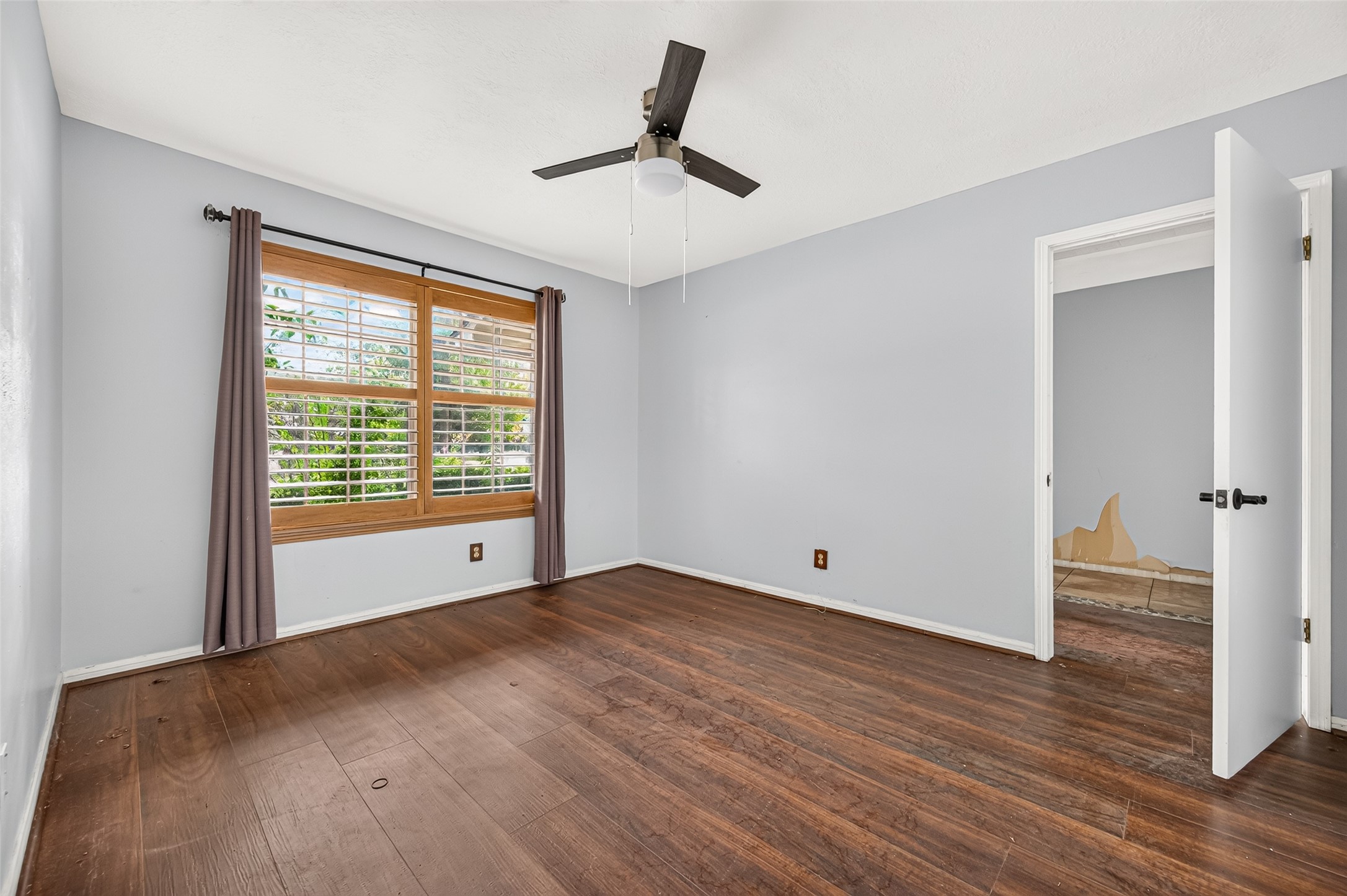 10211 Kerr Lane Conroe, TX 77385 - Photo 19 of 45 Bedroom, hallway view