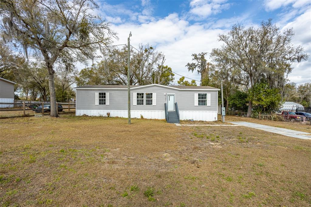 40545 Stewart Road Zephyrhills, FL 33540 - Photo 3 of 24