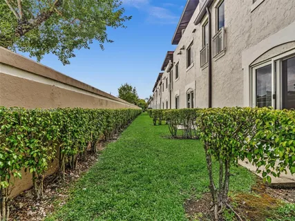 $325,000 | 8695 Northwest 6th Lane, Unit 2111, Miami, FL 33126