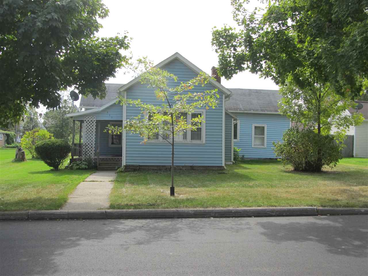 527 Studebaker Street Decatur, IN 46733 - Photo 1 of 14