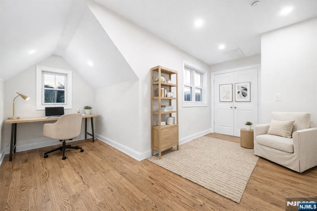 18 Birdie Lane Boonton, NJ 07005 - Photo 9 of 36 a living room with furniture