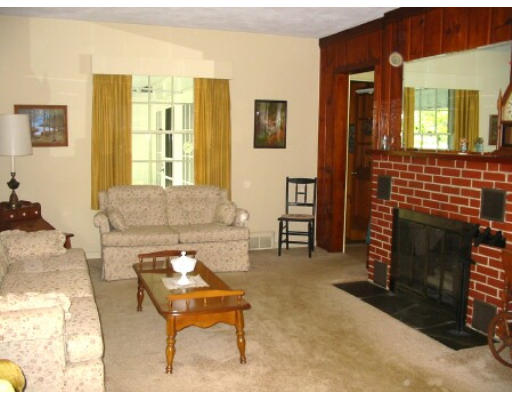 2 Ranch Avenue Easthampton, MA 01027 - Photo 6 of 10 Gallery Image 6