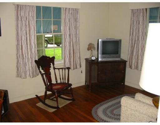2 Ranch Avenue Easthampton, MA 01027 - Photo 8 of 10 Gallery Image 8
