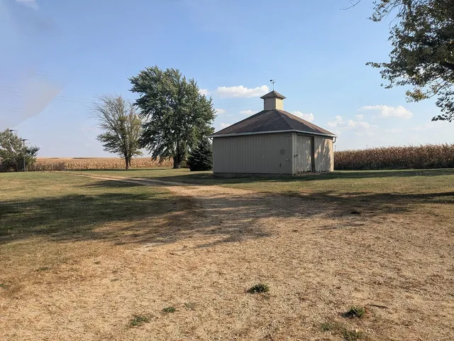 $399,000 | 31457 Straw School Road, Shannon, IL 61078