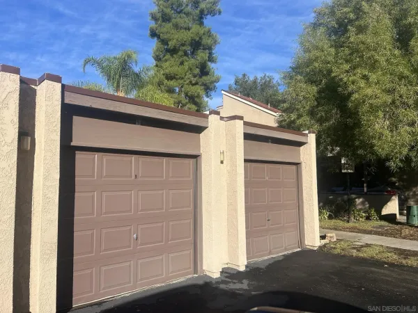 a view of house entrance to house