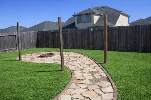 $306,900 | 2923 Vales Point, Fresno, TX 77545