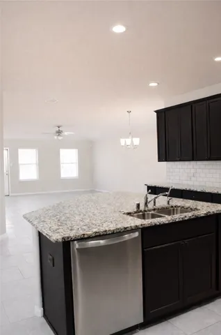 $306,900 | 2923 Vales Point, Fresno, TX 77545