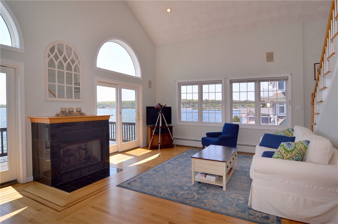 50 Melbourn Road Warwick, RI 02886 - Photo 4 of 25
